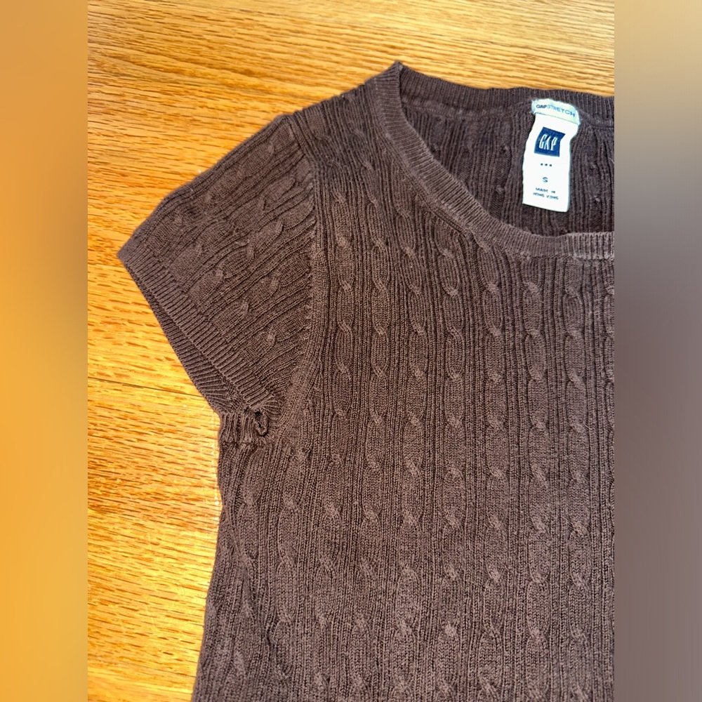 Short sleeve sweater top